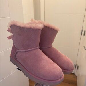 Mini Bailey Bow Pink Uggs Womens size 6
